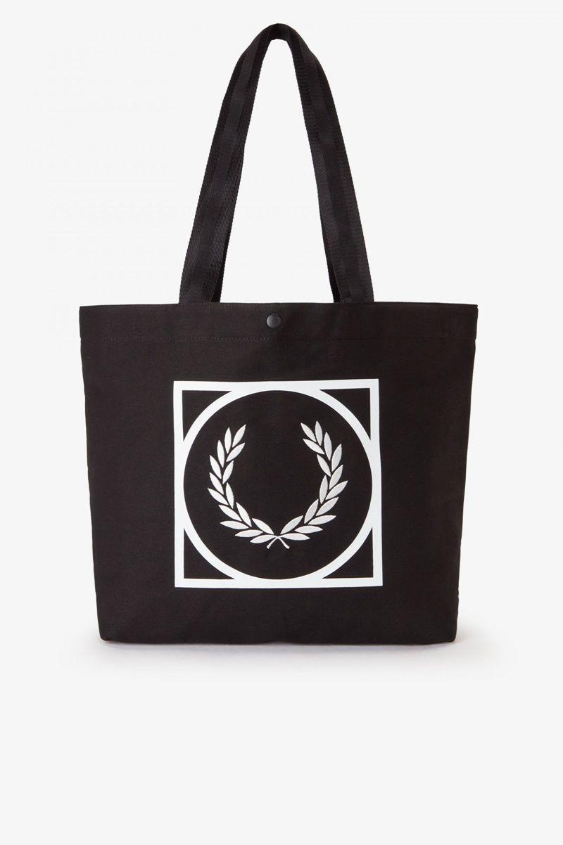 Black Fred Perry Graphic Print Tote Men\'s Bags | PH 1045AHKP